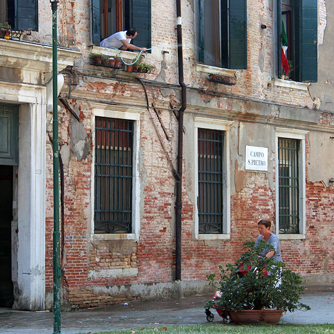 Momenti veneziani 48 bis - Non solo i fiori.jpg